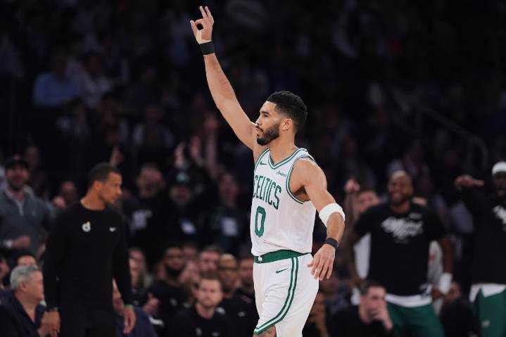 Jayson Tatum surprises on court in stunning injury recovery video