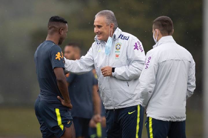 “Es prioridad”: Tite encabeza la lista de candidatos para dirigir a la Vinotinto tras el fracaso del Bocha Batista
