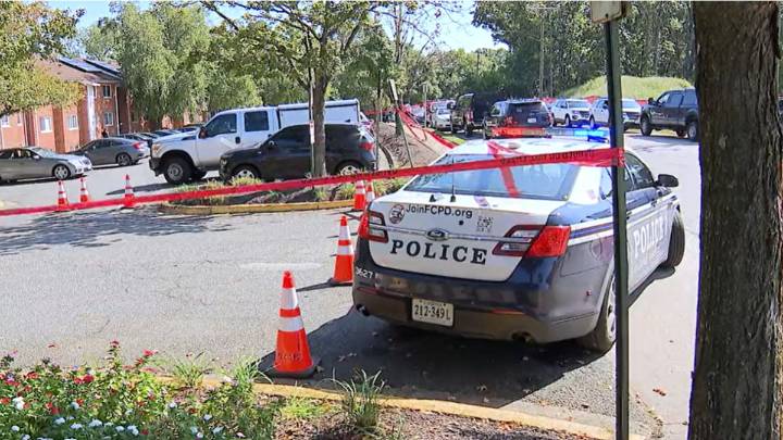 Busca a sospechosos de ultimar a tiros a joven en Fairfax