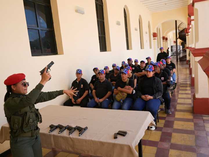 "Que se preparen a una guerra de cien años": el chavismo amenaza a Estados Unidos y despliega sus milicias en Venezuela