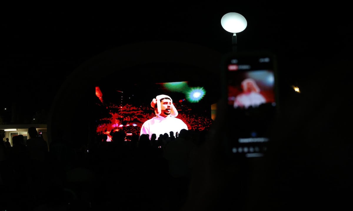 Se encienden las plazas de recreo al son de “Bad Bunny”