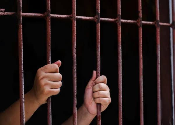 Detectan a tres molestos sujetos