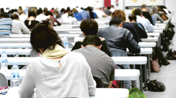 Las notas de corte de los grados universitarios continúan bajando en la Comunitat Valenciana tras la octava adjudicación