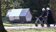 Alemania instala «Ulmer Nest», cápsulas para dar refugio y protección a las personas sin hogar