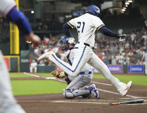 Yordan Álvarez sale del juego de Astros contra Rangers por esguince en el tobillo izquierdo
