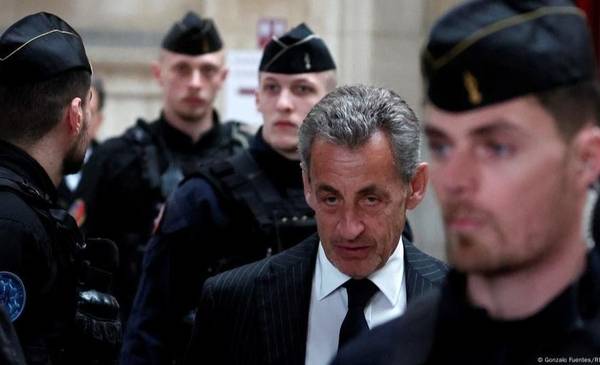 Sarkozy, condenado a cinco años de cárcel por el financiamiento electoral de Kaddafi