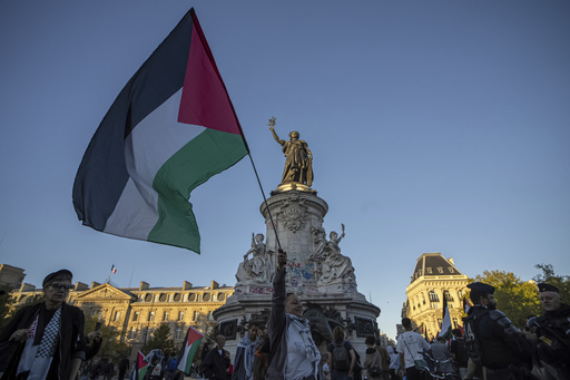 Alcaldes franceses izan banderas palestinas pese a órdenes del gobierno antes de asamblea de ONU