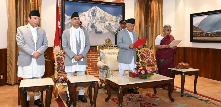 Nepal pone fin al vacío de poder y nombra a primera ministra interina