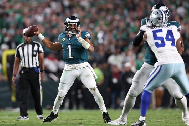 Deadspin | Cowboys-Eagles season opener halted by lightning delay
