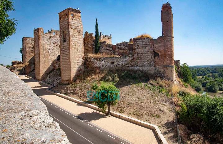 Visita gratis un imponente castillo de un pueblo de Toledo con música y cata de vinos: cómo apuntarte
