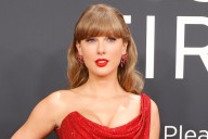 Taylor Swift’s Latest Football Outfit Is Fall Fashion Goals