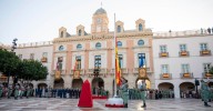El Escudo de Oro de la ciudad de Almería a la Legión, en imágenes