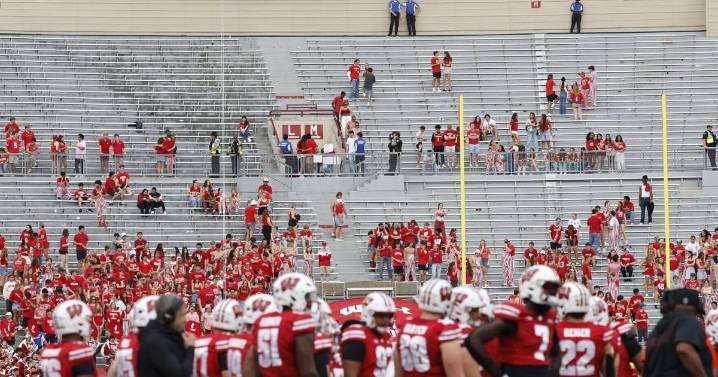 Opinion | Booing UW athletes is not OK | Plain Talk by Dave Zweifel