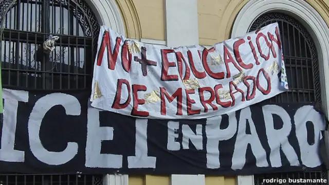 Movilizaciones estudiantiles en Chile por mayor financiamiento a la educación pública