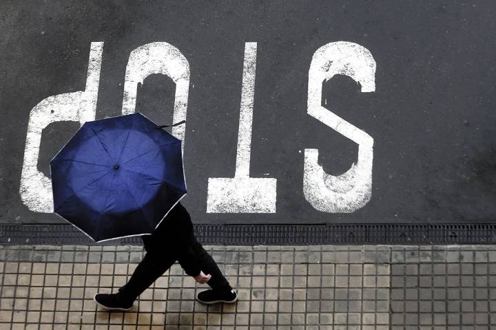 Emergencias manda un Es-Alert a la población a las 15.28 por la alerta roja en Valencia y el norte de Castellón indicando que suban a pisos altos