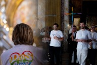 Católicos LGBTI inician procesión en El Vaticano