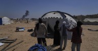 Crece desesperación para una familia palestina obligada a huir nuevamente en Gaza