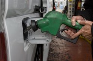 Reguladores mexicanos denuncian estaciones de gasolina por vender litros incompletos