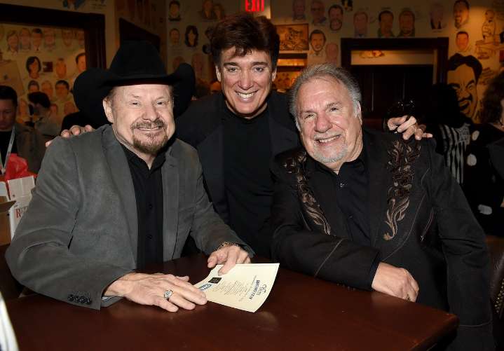 Country music star survived stroke because of something his doctor had never seen before
