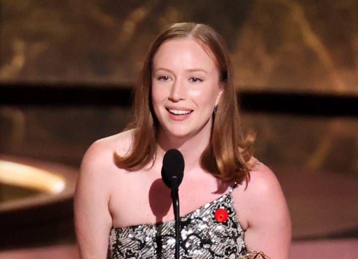 Hacks Hannah Einbinder On "Free Palestine" Speech