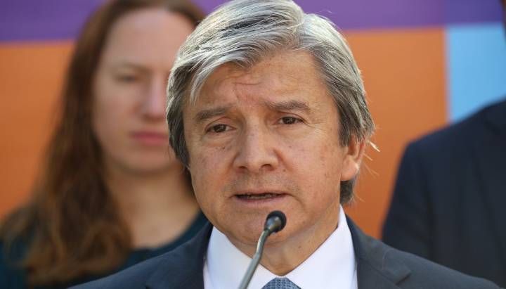 Vocero del equipo económico de Matthei emplazó al Ministerio de Vivienda por deuda: "Que nos digan cuál es el número"