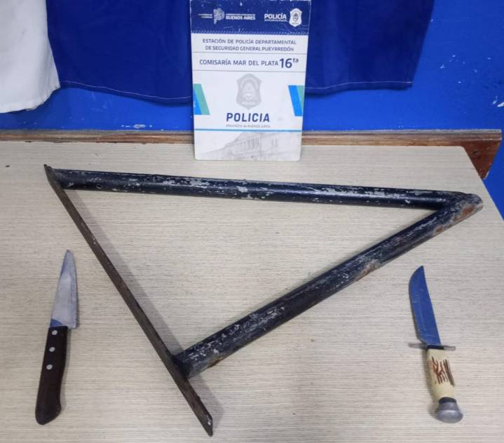 Dos hombres fueron detenidos tras amenazar con cuchillos a un vecino