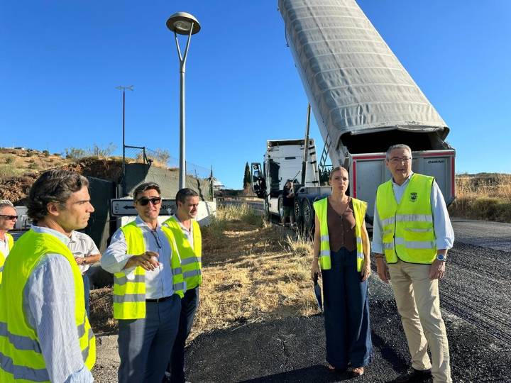 La Diputación invierte tres millones en mejorar seis carreteras de la Axarquía