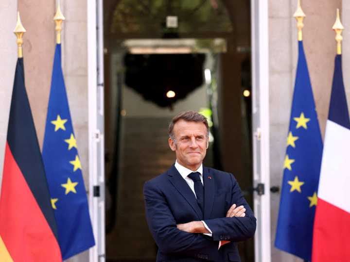 Frente al caos político que se avecina en Francia, Macron pide una línea de auxilio a los socialistas