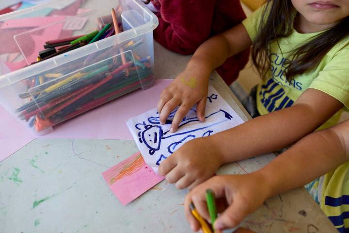 Cerca de 1.300 menores de zonas desfavorecidas participan en 23 escuelas de verano en Málaga