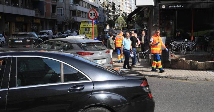 Una mujer herida en un atropello en la calle Nosa Señora de Saínza