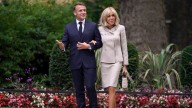 Macron presentará "pruebas científicas" para demostrar que su esposa es mujer