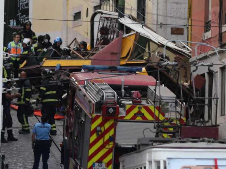 Descarriló un funicular en Lisboa: hay al menos 15 muertos y 18 heridos