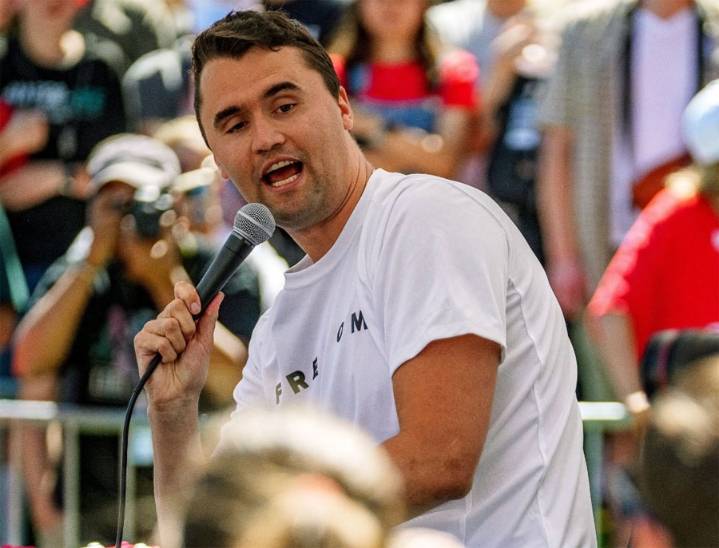 El comentarista Charlie Kirk, aliado de Trump, es asesinado de un disparo