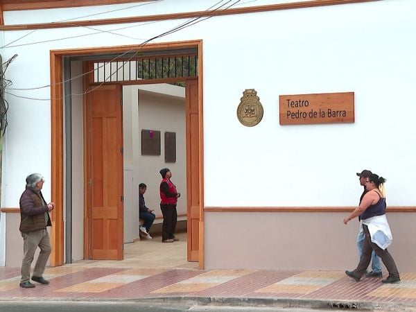 Inauguran remodelado teatro Pedro de la Barra