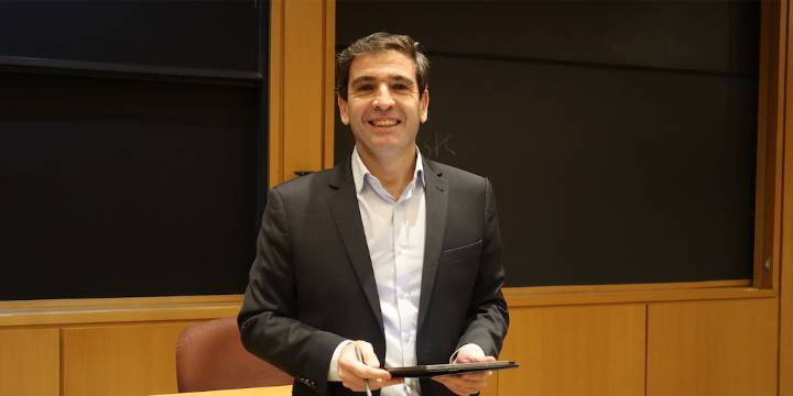 Damián Falcone, del IAE: “La estabilidad cambiaria eleva el uso del dólar como moneda de pago”