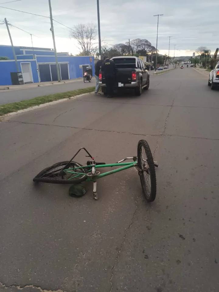 COLISIÓN ENTRE CAMIONETA CONDUCIDA POR UN ALCOHOLIZADO Y BICICLETA : UN MENOR RESULTÓ HERIDO