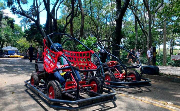 En el Parque Norte, en Medellín, ya es posible conducir vehículos monoplaza