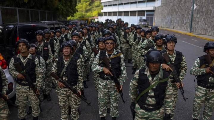 Venezuela anuncia adiestramiento militar continuo ante amenazas de EU