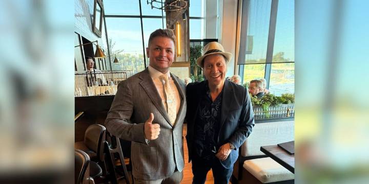 Comedian Rob Schneider spotted at two popular Sioux Falls restaurants