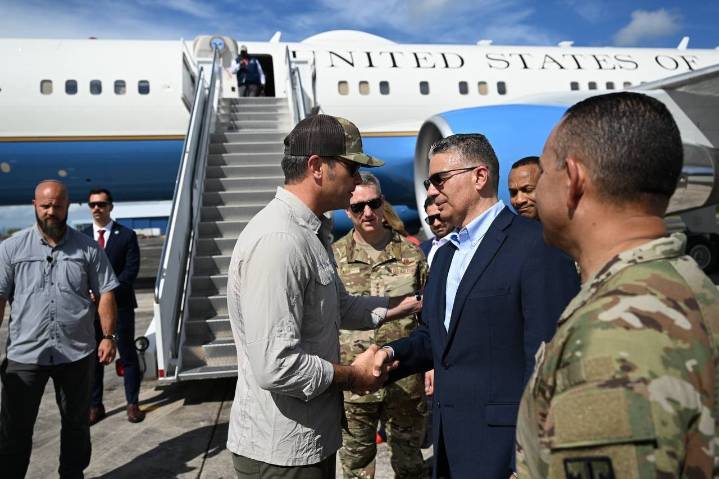 Hegseth y Caine visitan Puerto Rico en medio de la ofensiva en el Caribe