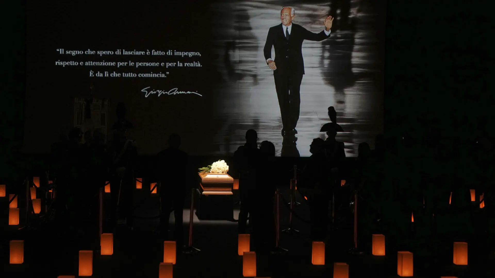 Milán da el último adiós al 'rey' de la moda, Giorgio Armani