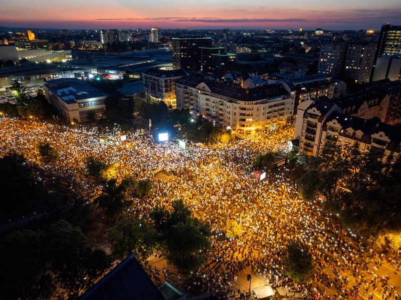 Serbian police use teargas to disperse anti