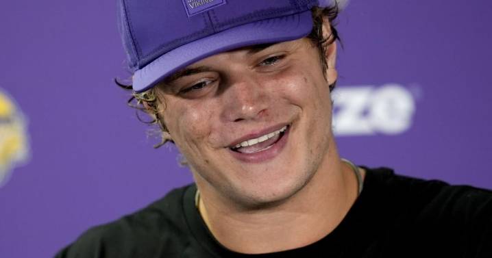 Vikings QB McCarthy misses practice to join his fiancée for the birth of their son
