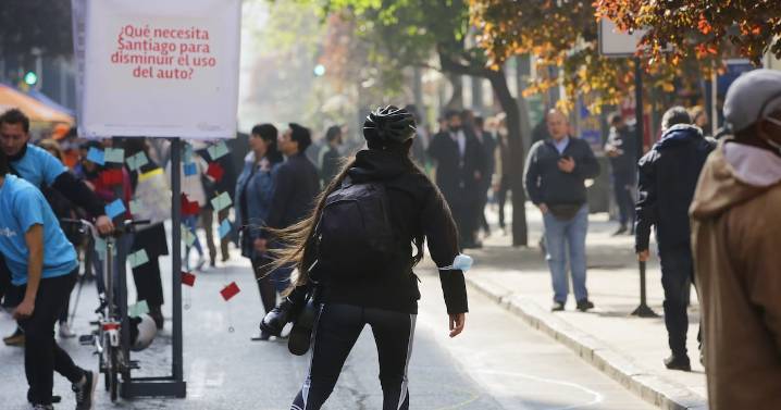 Revisa los desvíos de tránsito anunciados para este viernes en Santiago por el Día Nacional Sin Auto