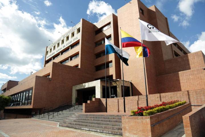 Tribunal Superior de Bogotá admite tutela de Gustavo Bolívar y Carolina Corcho contra el CNE