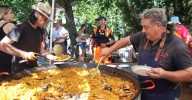 La gran paella en El Castañar une solidaridad y diversión