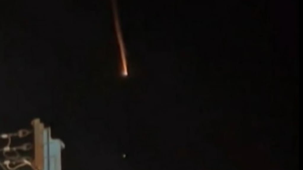 Una misteriosa luz iluminó el cielo en Córdoba y alarmó a todos: la explicación de un experto