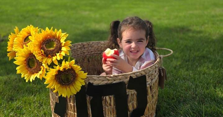 Hebrew Academy preschoolers ready for apples and honey