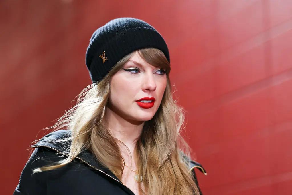 ‘She Looks Uncomfortable’: Taylor Swift’s Overexposed ‘Showgirl’ Look Pushes Fans to Zoom In Like Never Before