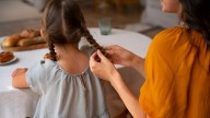 Trenzas en 5 minutos: peinados exprés para las mañanas escolares